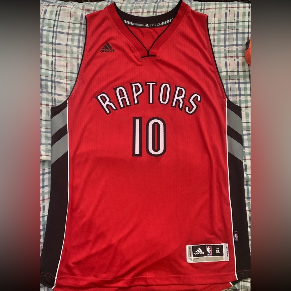 Adidas NBA Toronto Raptors Demar DeRozan Jersey
Size XL